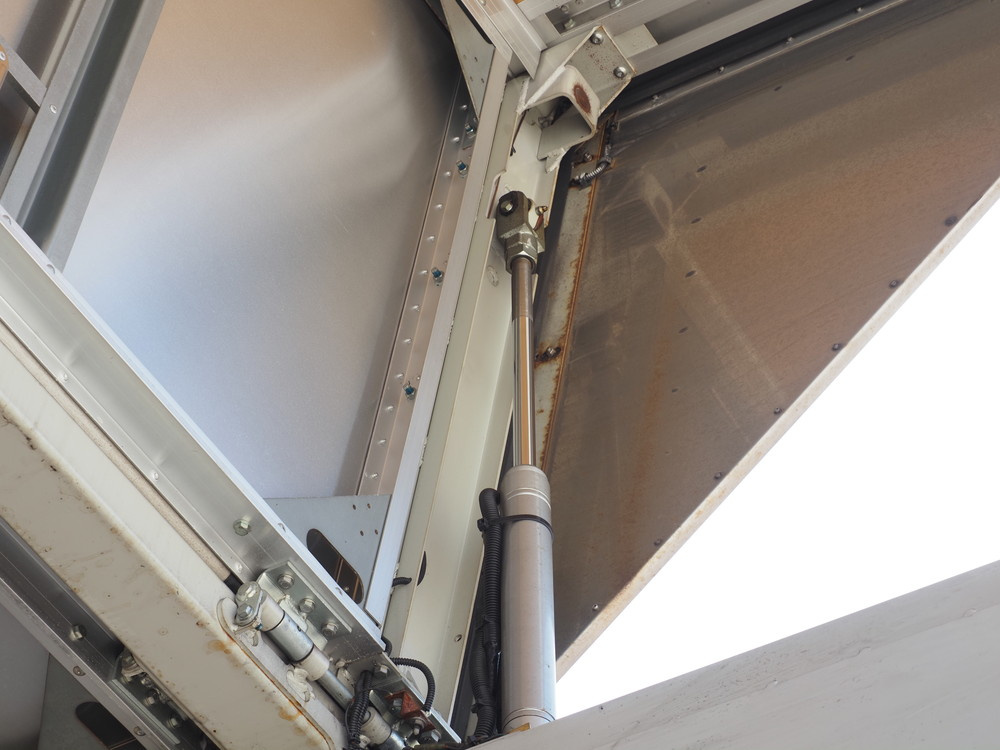 いすゞ ギガ ウイング車 大型 QKG-CYJ77A 年式 H26[写真18]