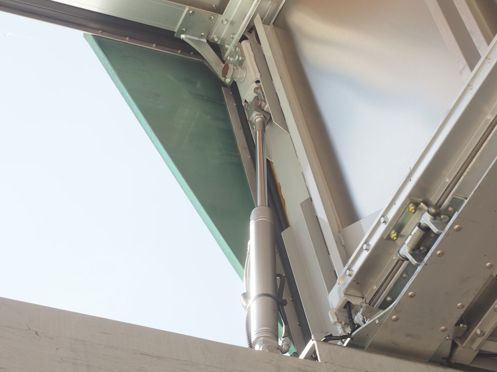 いすゞ ギガ ウイング車 大型 QKG-CYJ77A 年式 H26[写真17]