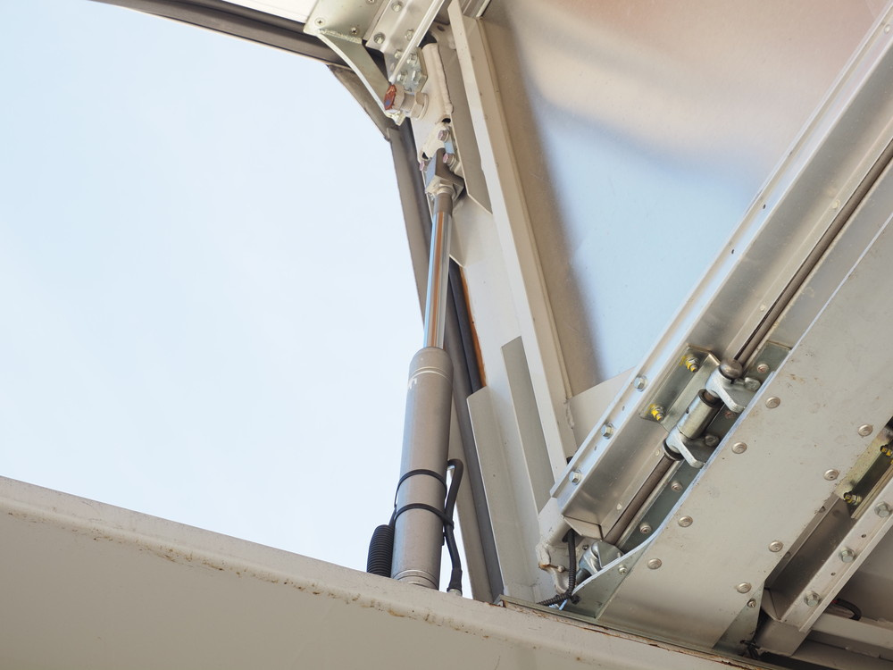 いすゞ ギガ ウイング車 大型 QKG-CYJ77A 年式 H26[写真12]