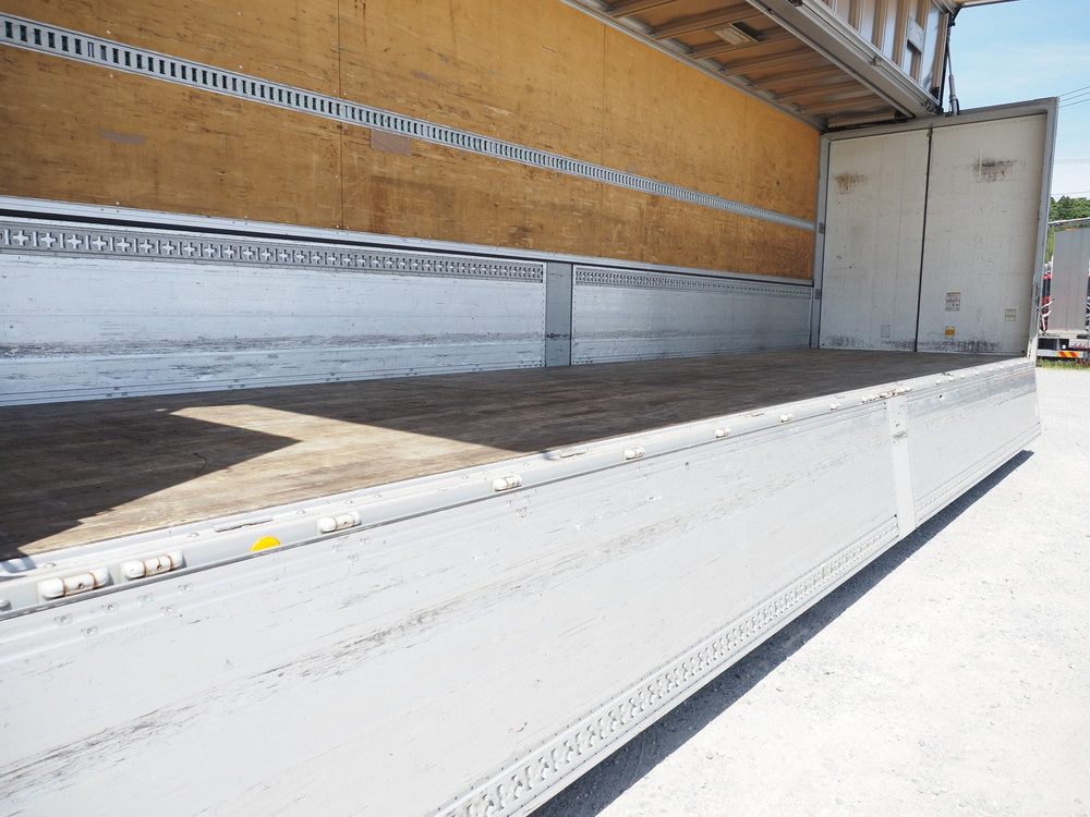 いすゞ ギガ ウイング車 大型 QPG-CYJ77B 年式 H28[写真17]