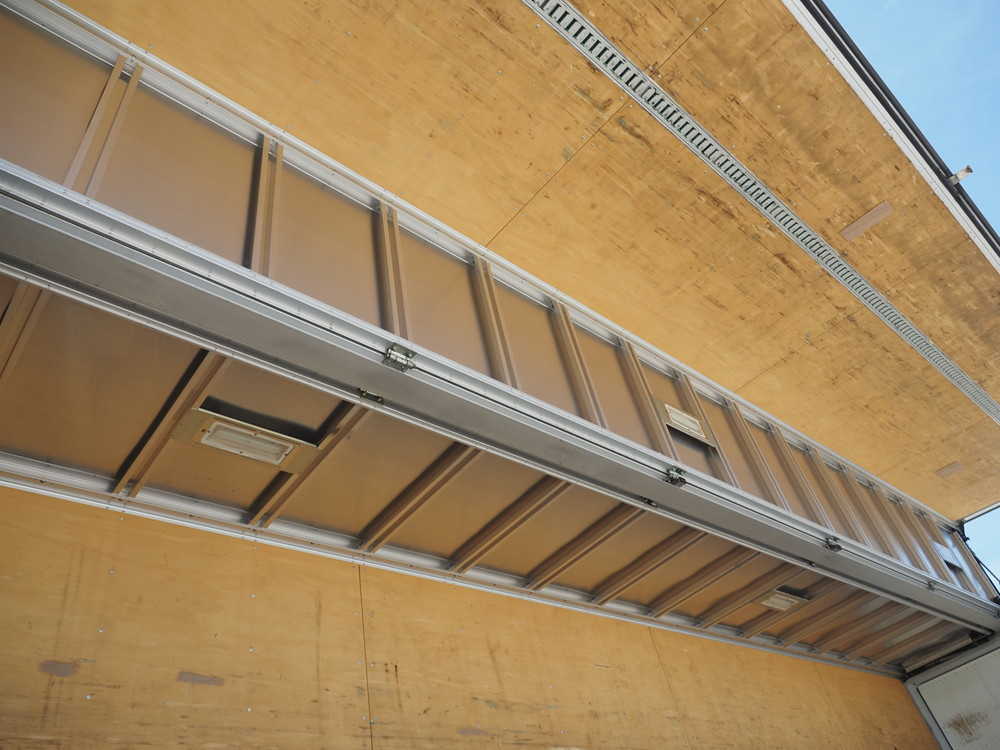 いすゞ ギガ ウイング車 大型 QPG-CYJ77B 年式 H28[写真18]