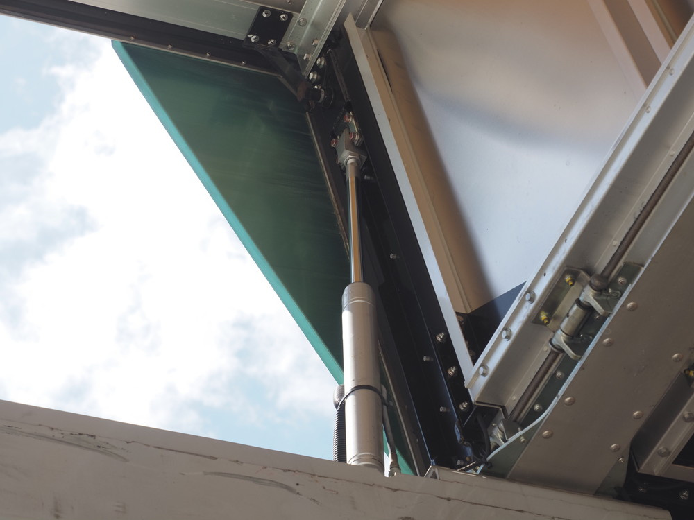 いすゞ ギガ ウイング車 大型 QPG-CYJ77B 年式 H28[写真14]