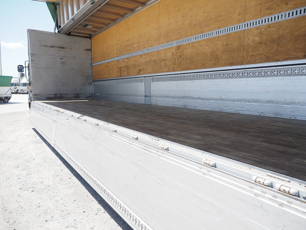 いすゞ ギガ ウイング車 大型 QPG-CYJ77B 年式 H28[写真16]