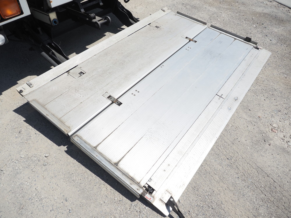 いすゞ ギガ ウイング車 大型 QPG-CYJ77B 年式 H28[写真24]