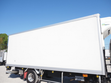 いすゞ フォワード 冷凍バン 中型 TKG-FRR90S2 年式 H30 [写真07]