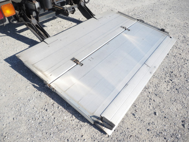 いすゞ フォワード 冷凍バン 中型 TKG-FRR90S2 年式 H30 [写真17]