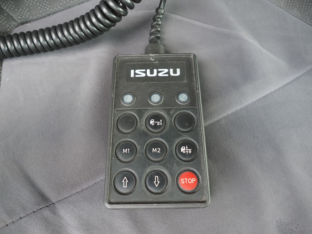 いすゞ フォワード 冷凍バン 中増t QKG-FTR34T2 年式 H29[写真28]