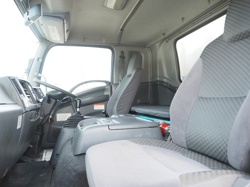 いすゞ フォワード 冷凍バン 中増t QKG-FTR34T2 年式 H29[写真31]