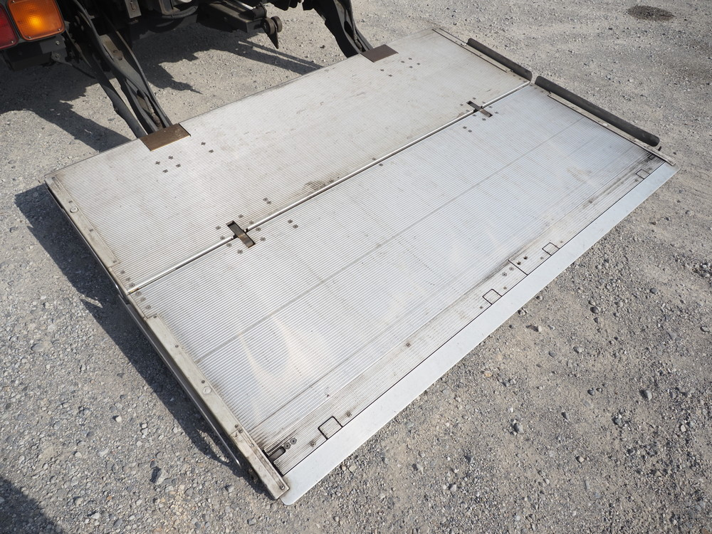 いすゞ フォワード 冷凍バン 中増t QKG-FTR34T2 年式 H29[写真19]