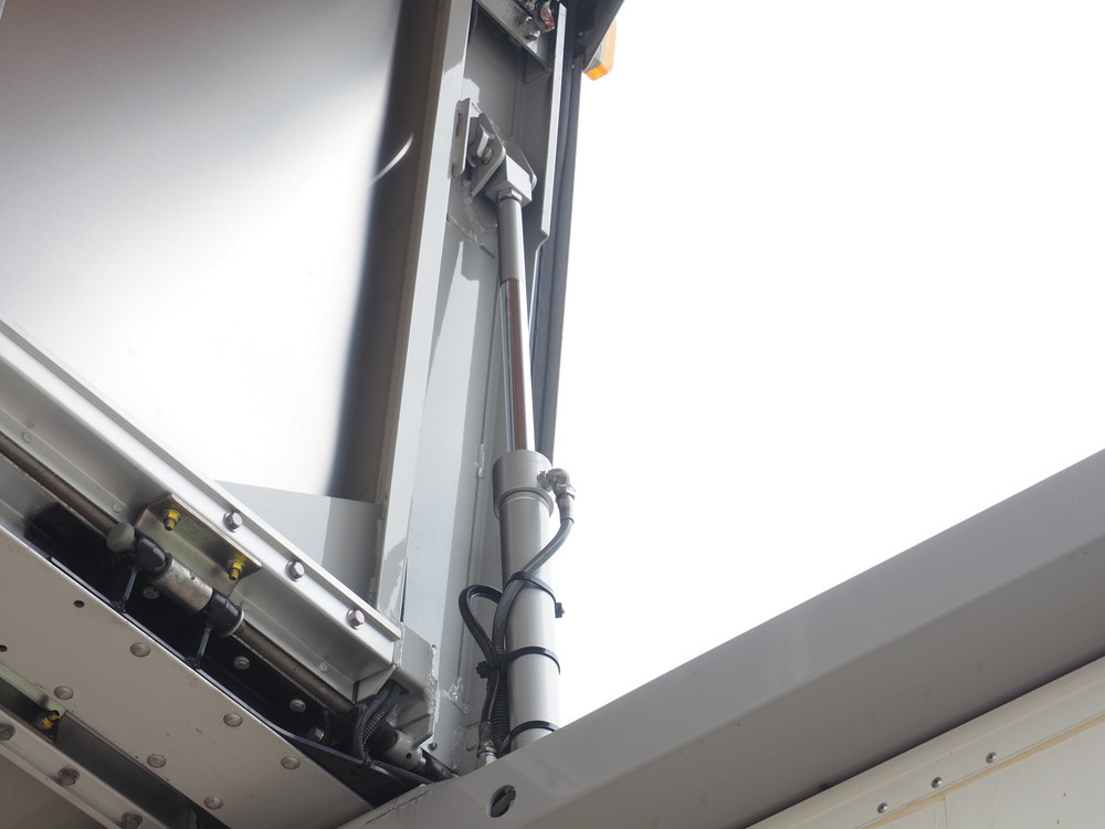 いすゞ フォワード ウイング車 中型 TKG-FRR90S2 年式 H28[写真17]