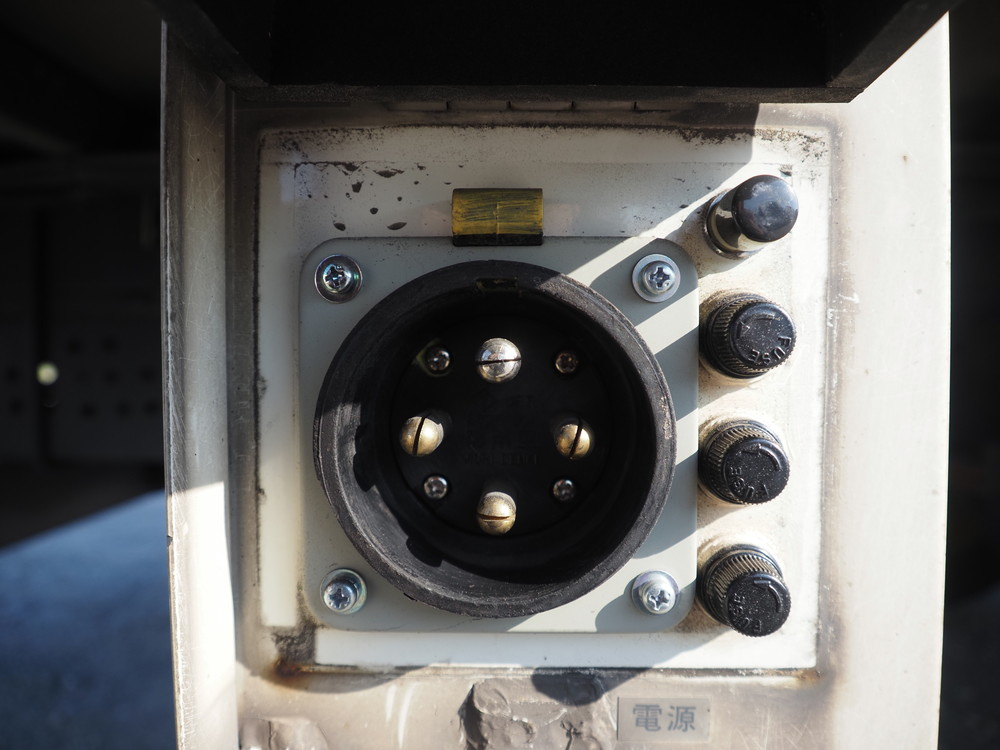 いすゞ エルフ 冷凍バン 小型 TPG-NPR85AN 年式 H27[写真09]