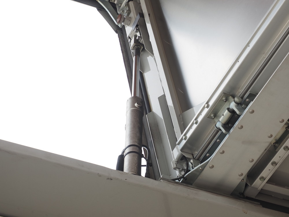 いすゞ ギガ ウイング車 大型 LKG-CYJ77A 年式 H24[写真12]