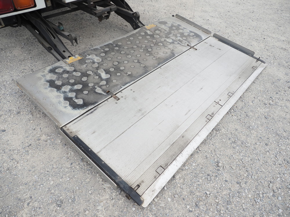 いすゞ ギガ ウイング車 大型 LKG-CYJ77A 年式 H24[写真28]