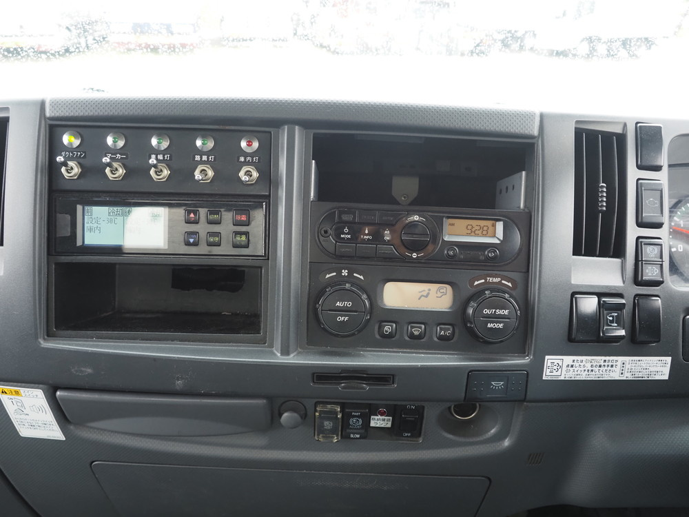 いすゞ フォワード 冷凍バン 中型 TKG-FRR90T2 年式 H29[写真27]
