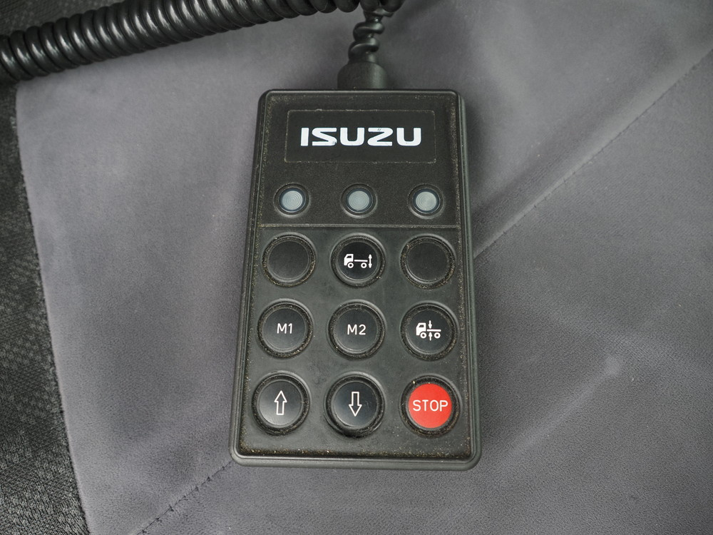 いすゞ フォワード 冷凍バン 中型 TKG-FRR90T2 年式 H29[写真29]