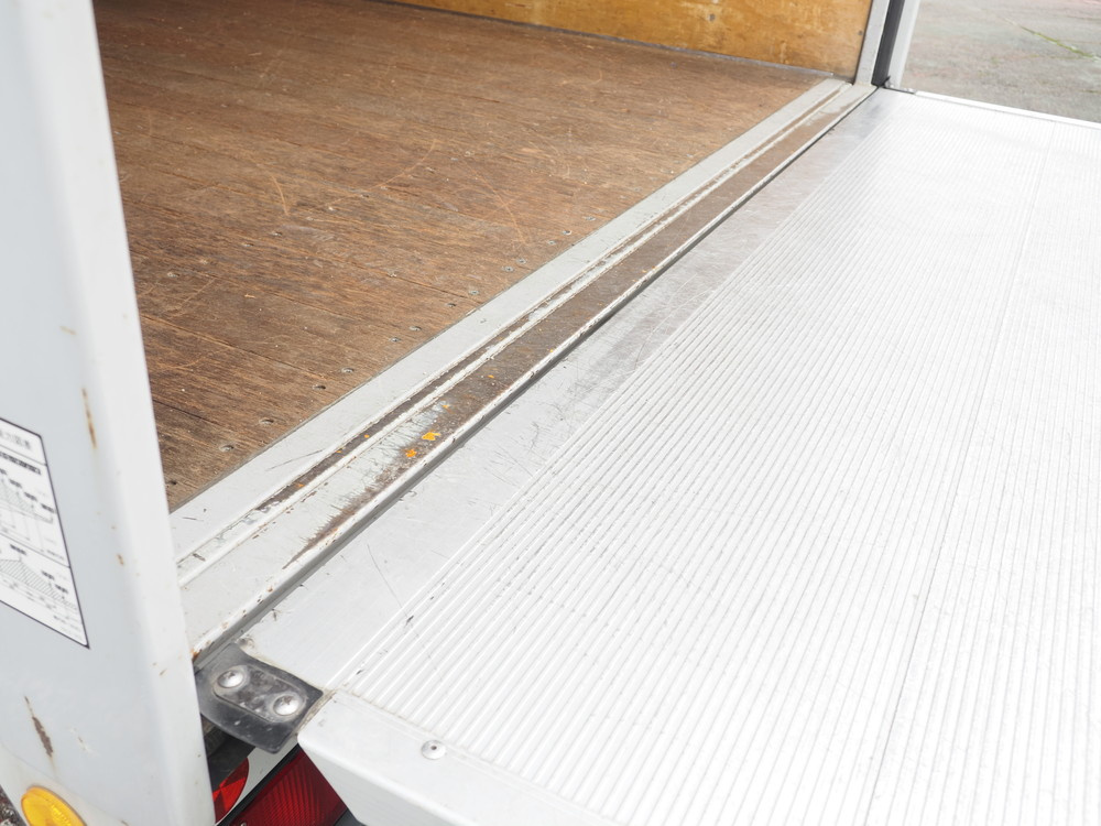 いすゞ エルフ バン車 小型 TRG-NPR85AN 年式 H29[写真18]