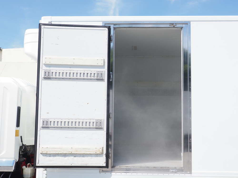 いすゞ フォワード 冷凍バン 中型 TKG-FRR90T2 年式 H28[写真19]