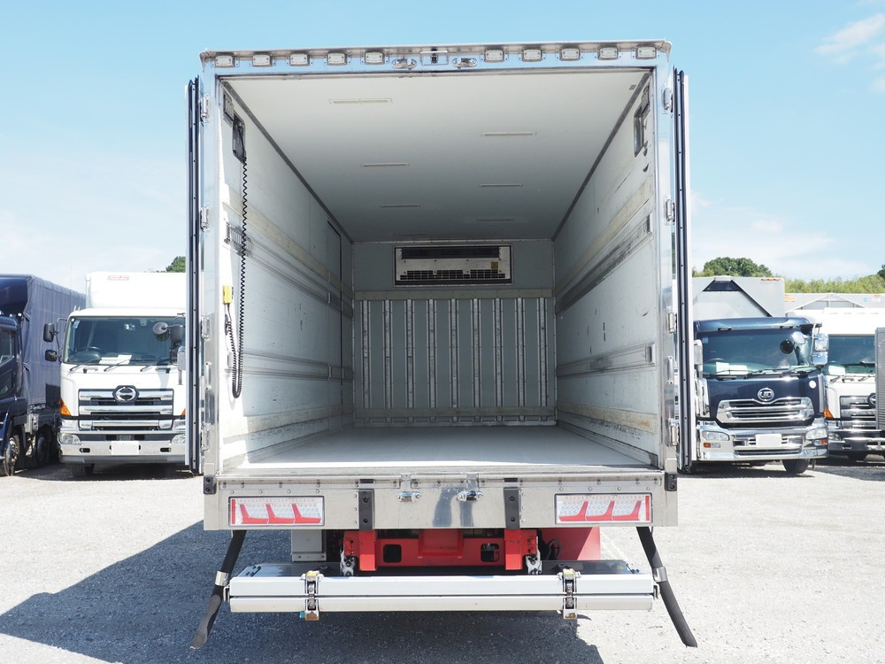 いすゞ フォワード 冷凍バン 中型 TKG-FRR90T2 年式 H28[写真17]