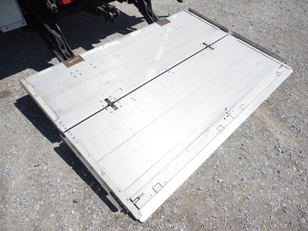 いすゞ フォワード 冷凍バン 中型 TKG-FRR90T2 年式 H28[写真24]