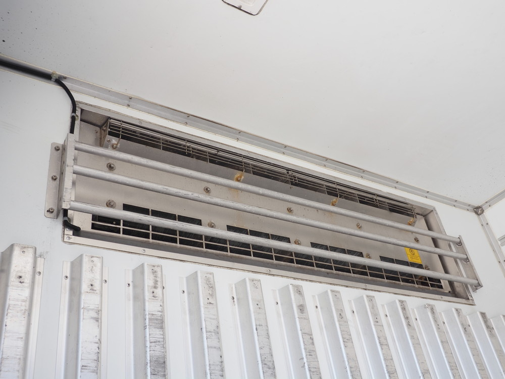 いすゞ フォワード 冷凍バン 中型 TKG-FRR90T2 年式 H28[写真17]