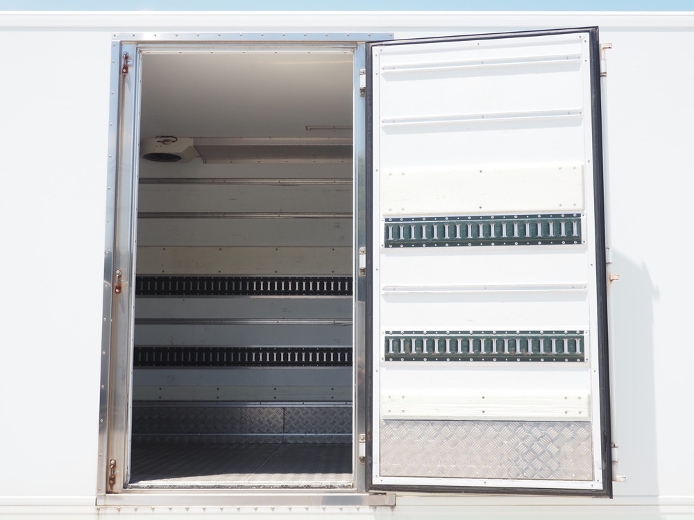 いすゞ フォワード 冷凍バン 中型 TKG-FRR90T2 年式 H28[写真13]