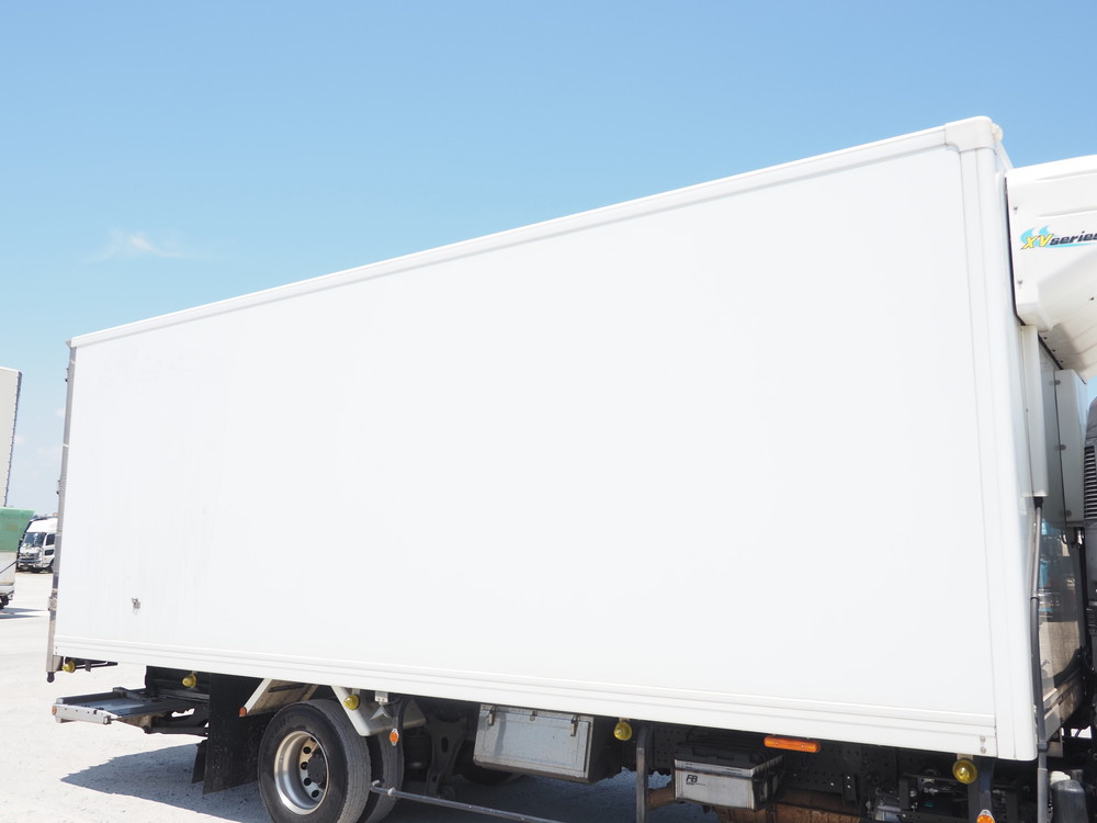 いすゞ フォワード 冷凍バン 中型 TKG-FRR90T2 年式 H28[写真09]