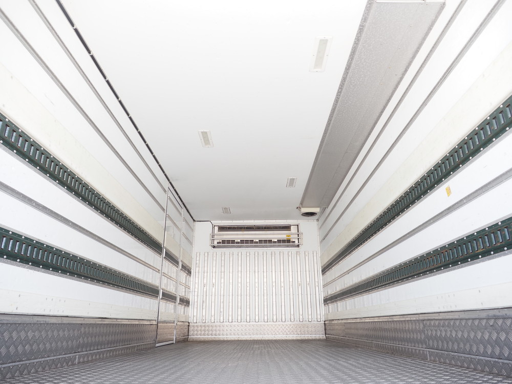 いすゞ フォワード 冷凍バン 中型 TKG-FRR90T2 年式 H28[写真15]