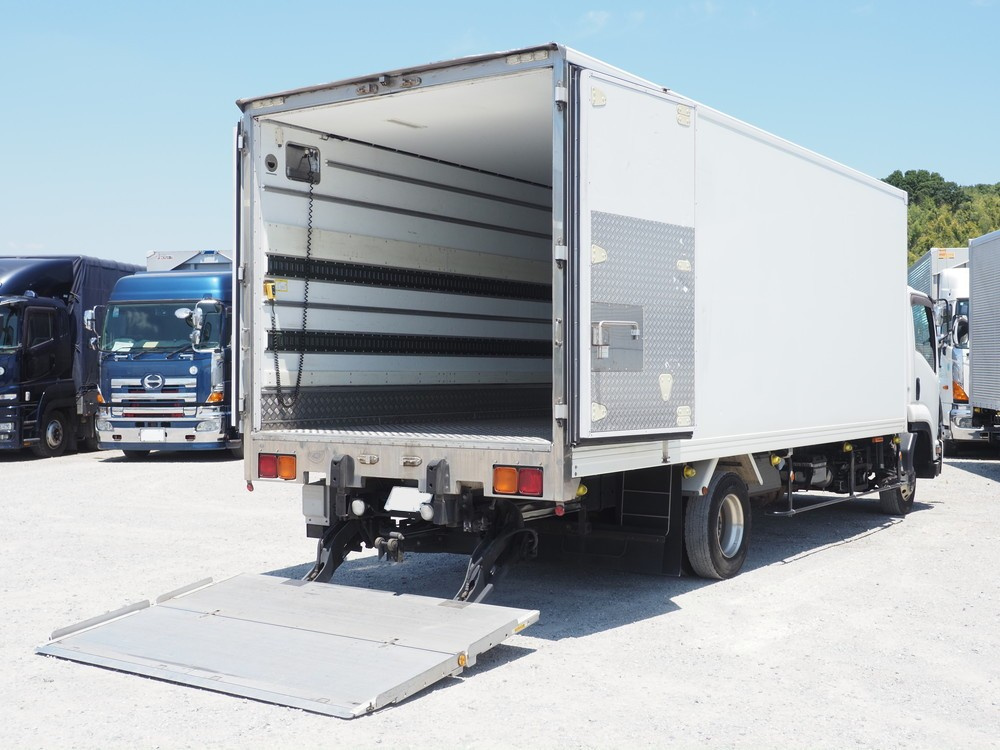 いすゞ フォワード 冷凍バン 中型 TKG-FRR90T2 年式 H28[写真18]