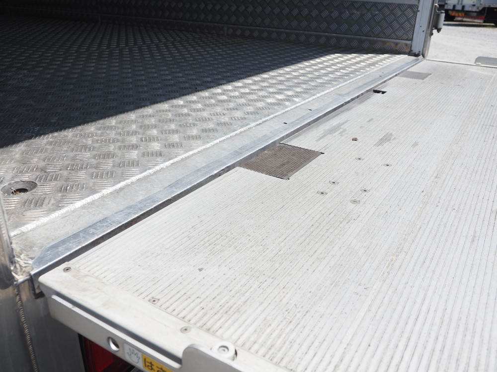 いすゞ フォワード 冷凍バン 中型 TKG-FRR90T2 年式 H28[写真20]