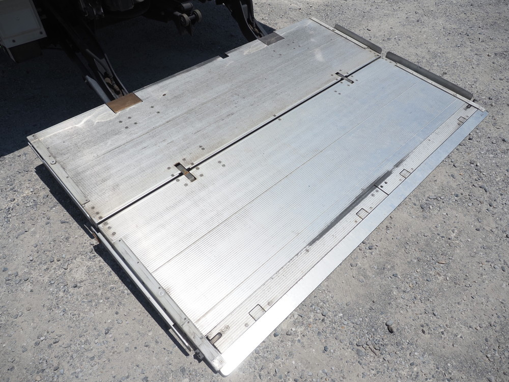 いすゞ フォワード 冷凍バン 中型 TKG-FRR90T2 年式 H28[写真19]