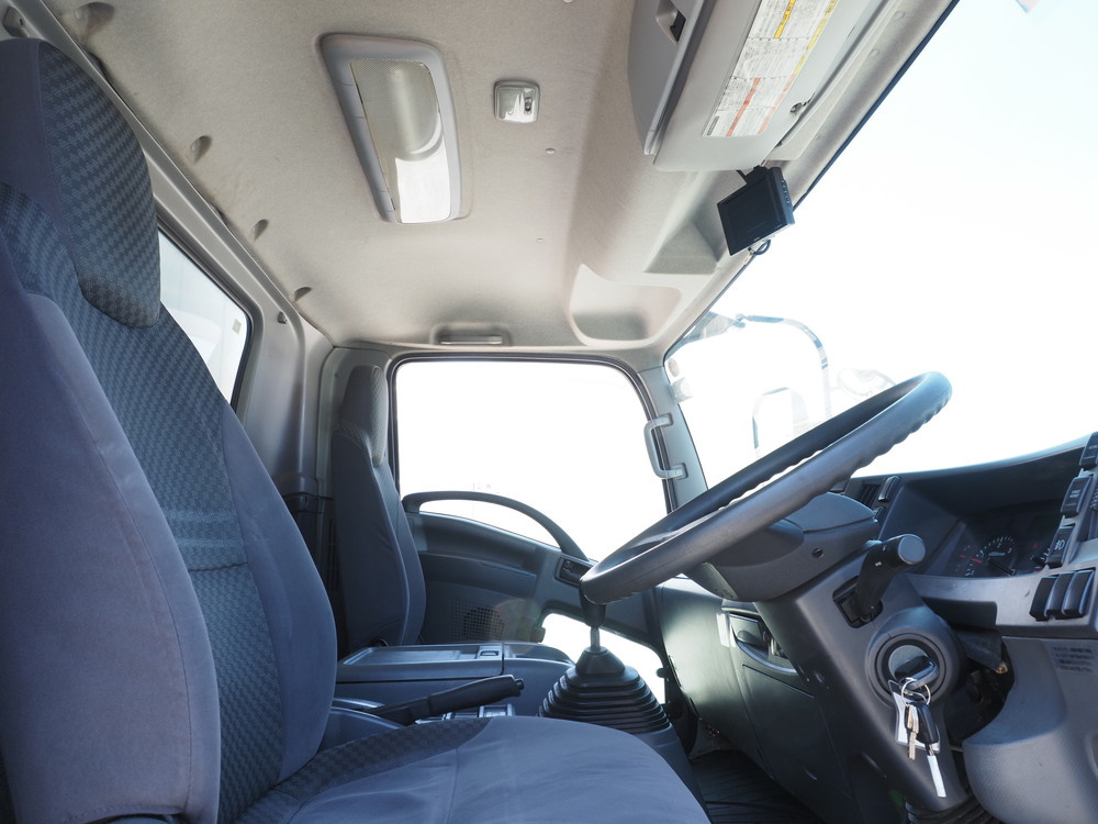 いすゞ フォワード 冷凍バン 中型 TKG-FRR90T2 年式 H28[写真23]