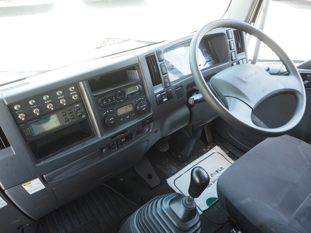 いすゞ フォワード 冷凍バン 中型 TKG-FRR90T2 年式 H28[写真25]