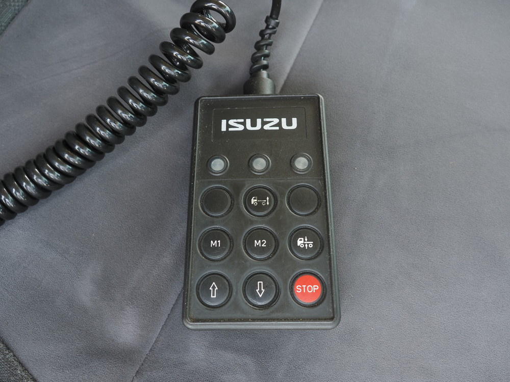 いすゞ フォワード 冷凍バン 中型 TKG-FRR90T2 年式 H28[写真29]