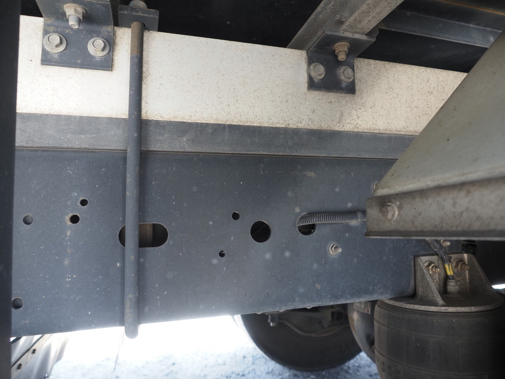 いすゞ フォワード 冷凍バン 中型 TKG-FRR90T2 年式 H28[写真37]