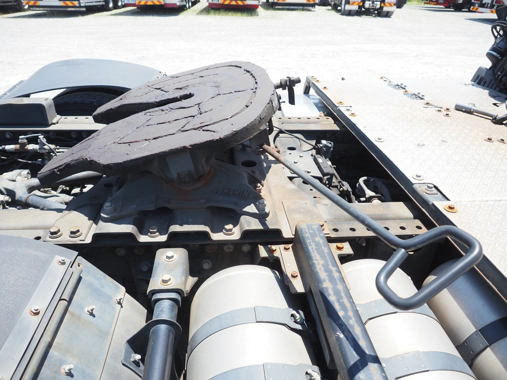 日野 プロフィア トラクタ 大型 QPG-SH1EDDG 年式 H27[写真15]