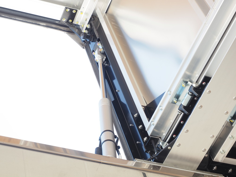 いすゞ ギガ ウイング車 大型 2PG-CYJ77C 年式 R2[写真12]