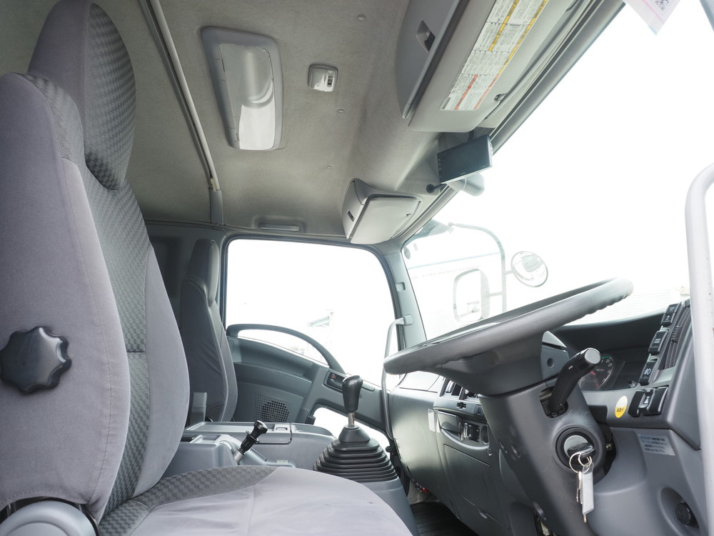 いすゞ フォワード 冷凍バン 中増t 2PG-FTR90V2 年式 H30[写真24]