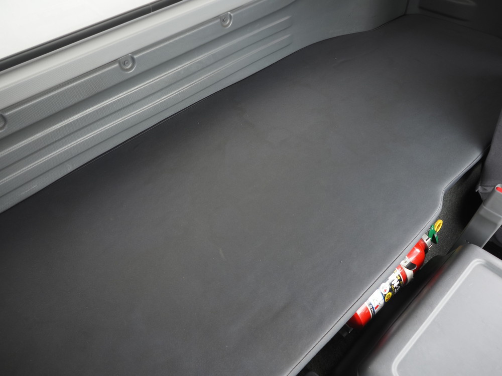 いすゞ フォワード 冷凍バン 中増t 2PG-FTR90V2 年式 H30[写真29]