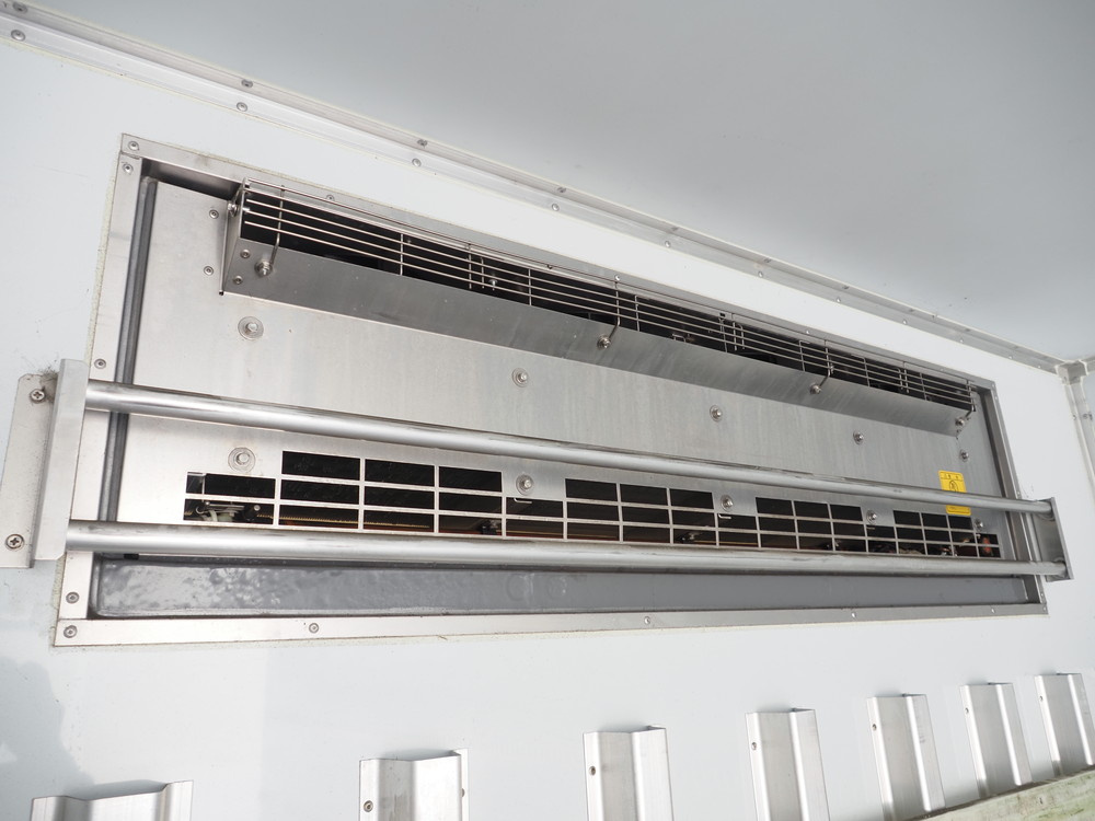 いすゞ フォワード 冷凍バン 中増t 2PG-FTR90V2 年式 H30[写真17]