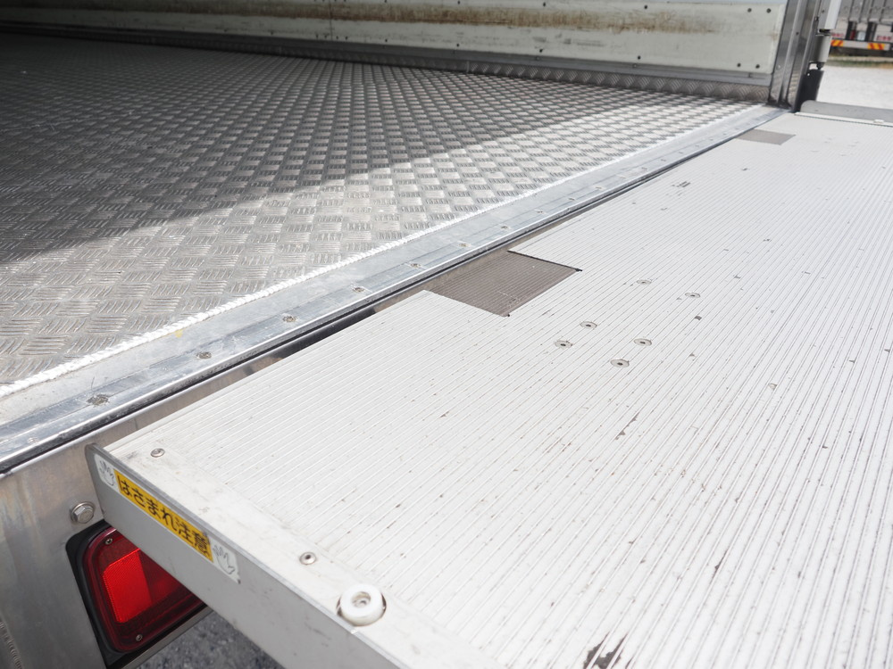いすゞ フォワード 冷凍バン 中増t 2PG-FTR90V2 年式 H30[写真20]