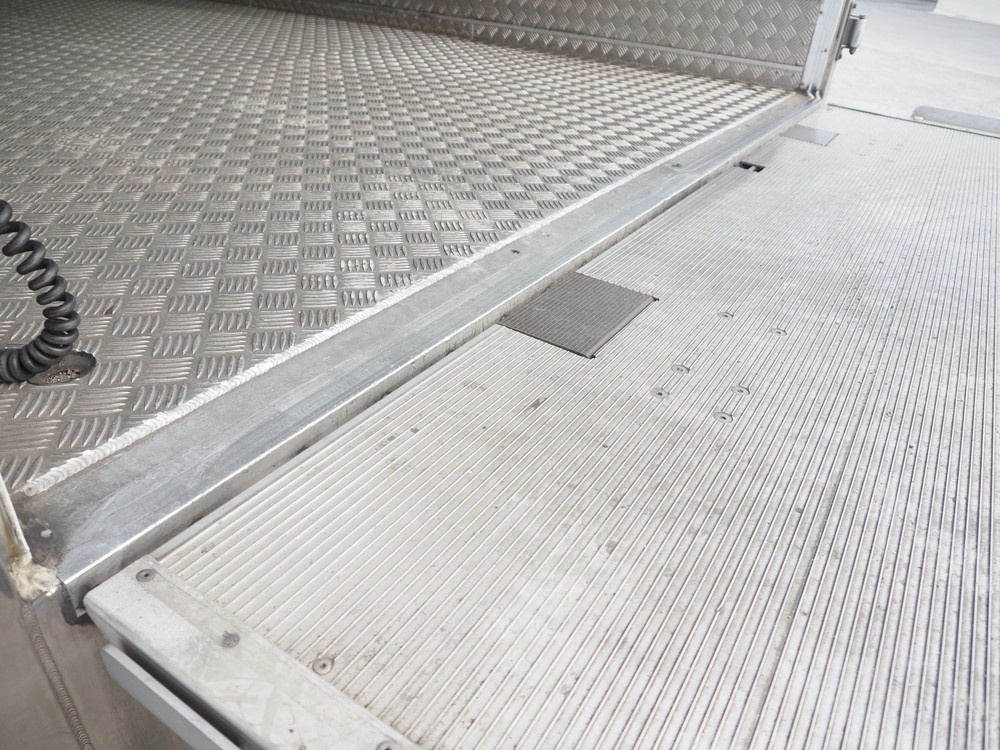 いすゞ フォワード 冷凍バン 中型 TKG-FRR90T2 年式 H29[写真20]