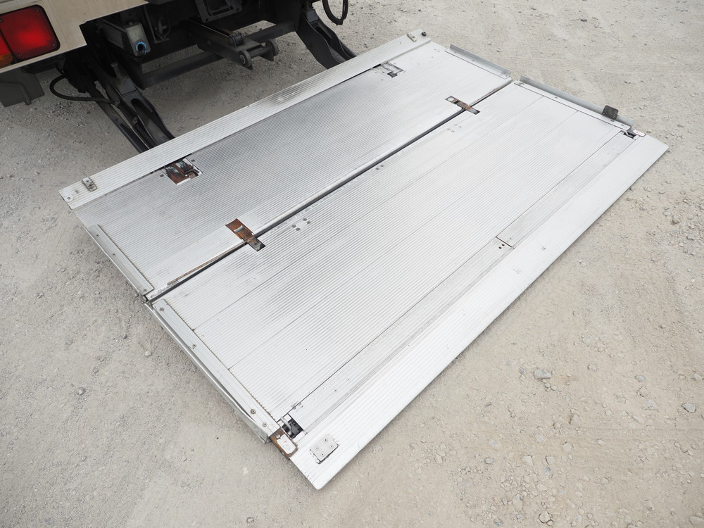 日野 レンジャープロ 冷凍バン 中型 TKG-FD9JLAG 年式 H28[写真24]