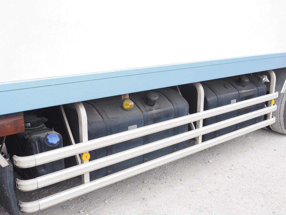 いすゞ ギガ 冷凍バン 大型 QPG-CYJ77B 年式 H29[写真12]