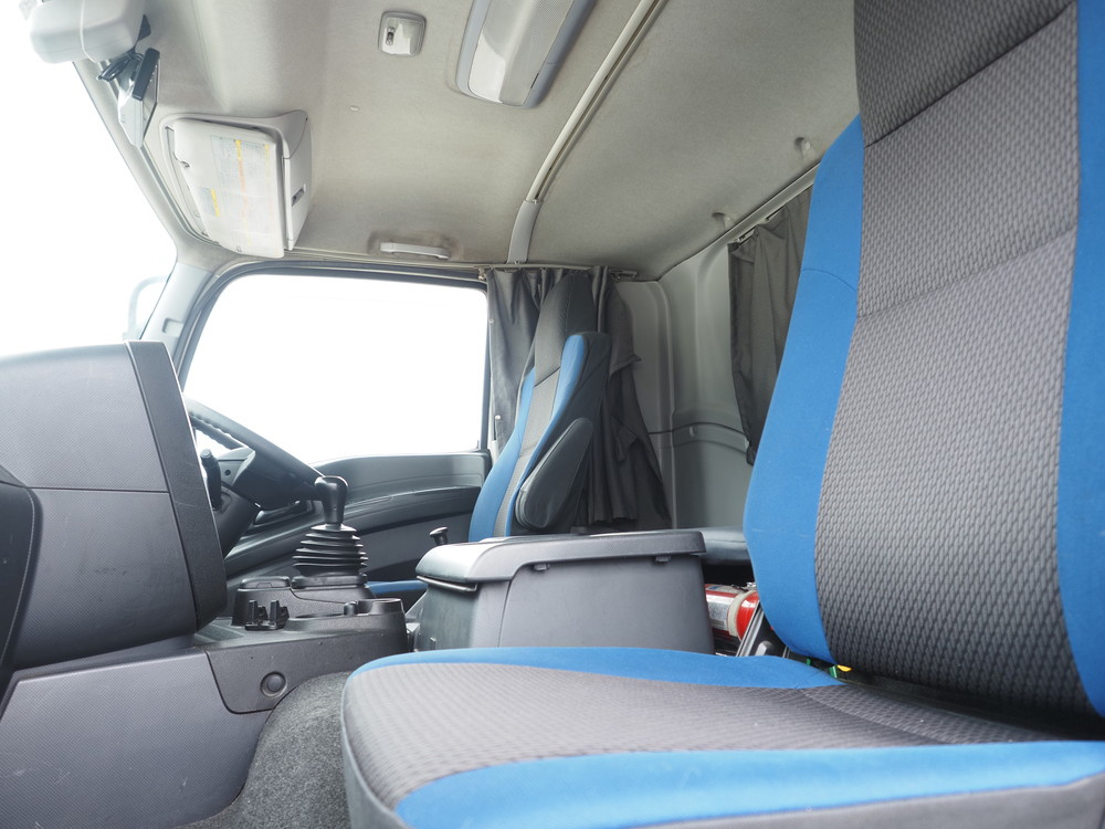 いすゞ ギガ 冷凍バン 大型 QPG-CYJ77B 年式 H29[写真27]