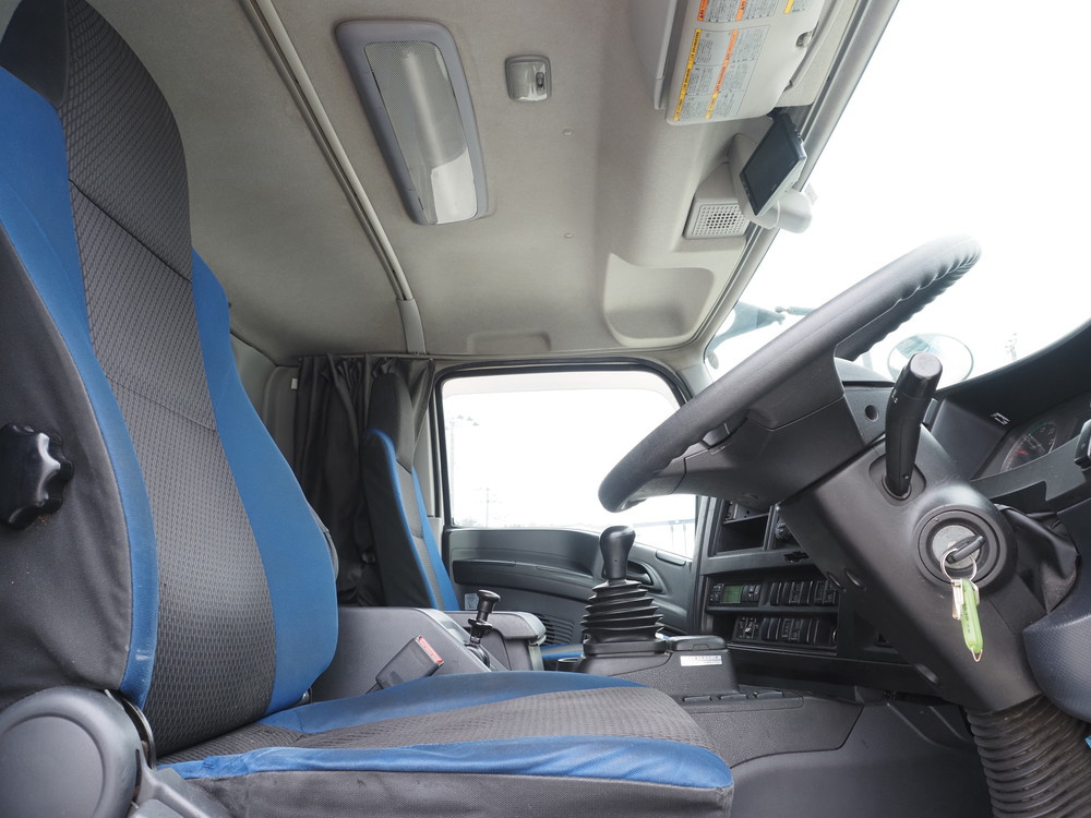 いすゞ ギガ 冷凍バン 大型 QPG-CYJ77B 年式 H29[写真21]