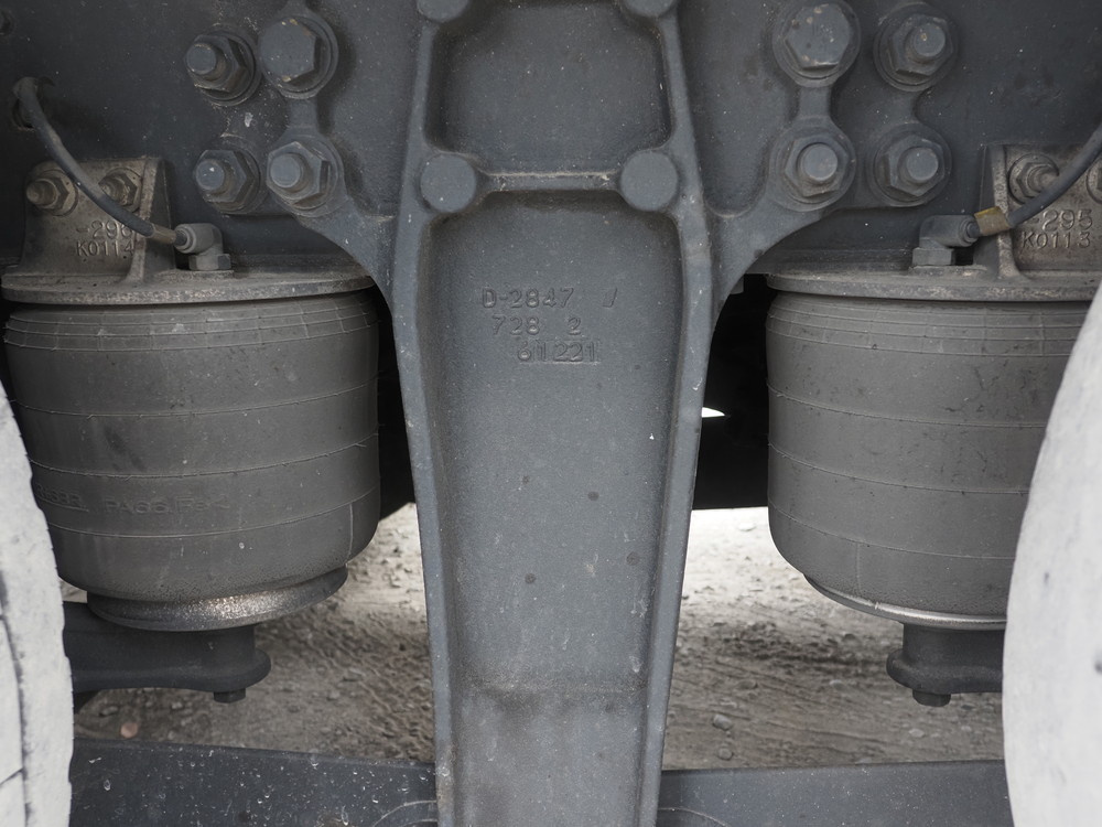 いすゞ ギガ 冷凍バン 大型 QPG-CYJ77B 年式 H29[写真31]