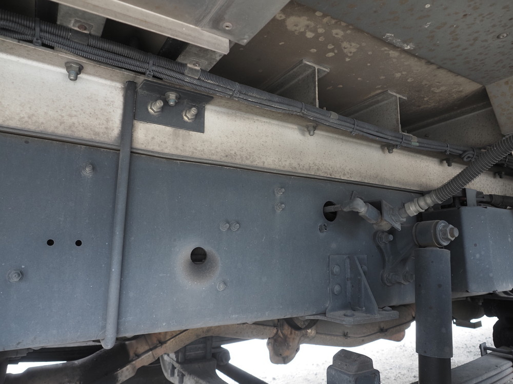 いすゞ ギガ 冷凍バン 大型 QPG-CYJ77B 年式 H29[写真33]