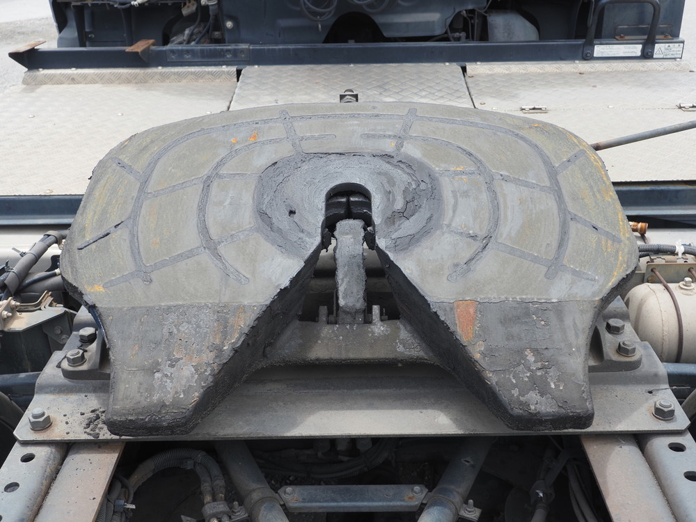 いすゞ ギガ トラクタ 大型 QKG-EXD52AD 年式 H27[写真10]