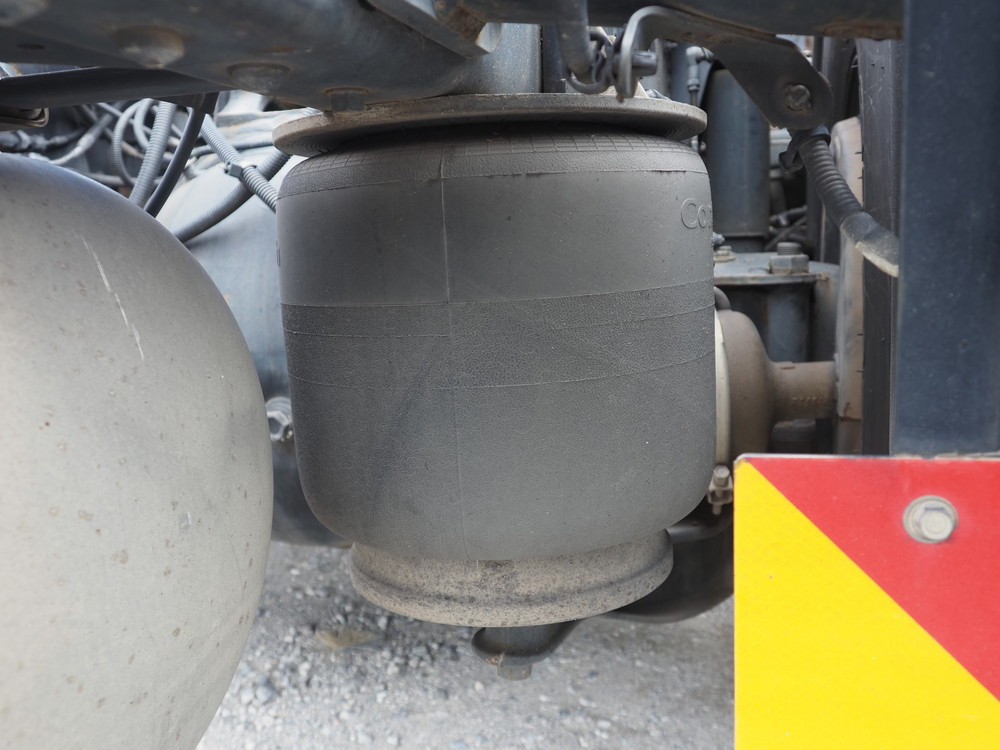 いすゞ ギガ トラクタ 大型 QKG-EXD52AD 年式 H27[写真28]