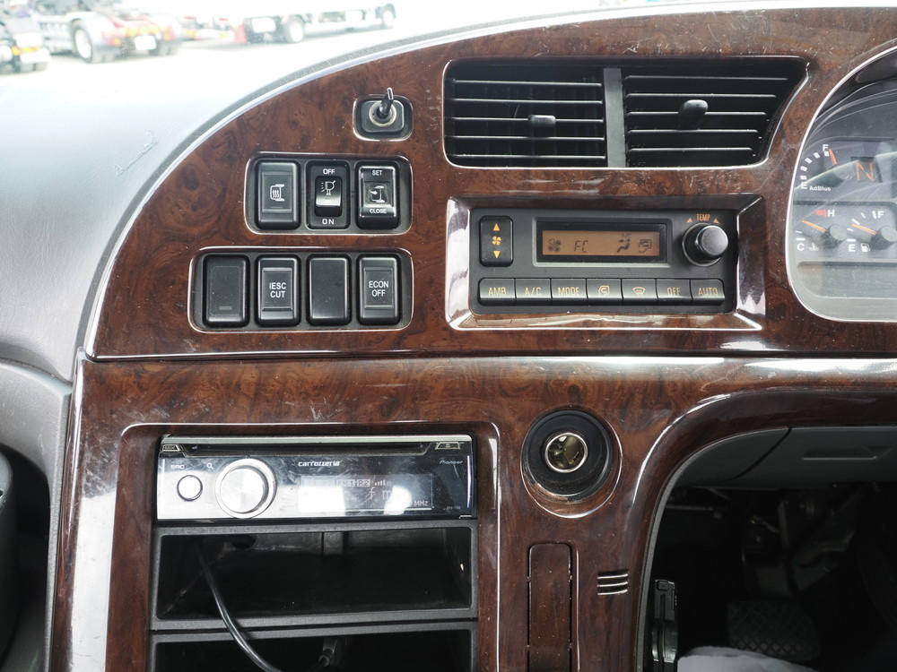 いすゞ ギガ トラクタ 大型 QKG-EXD52AD 年式 H27[写真22]